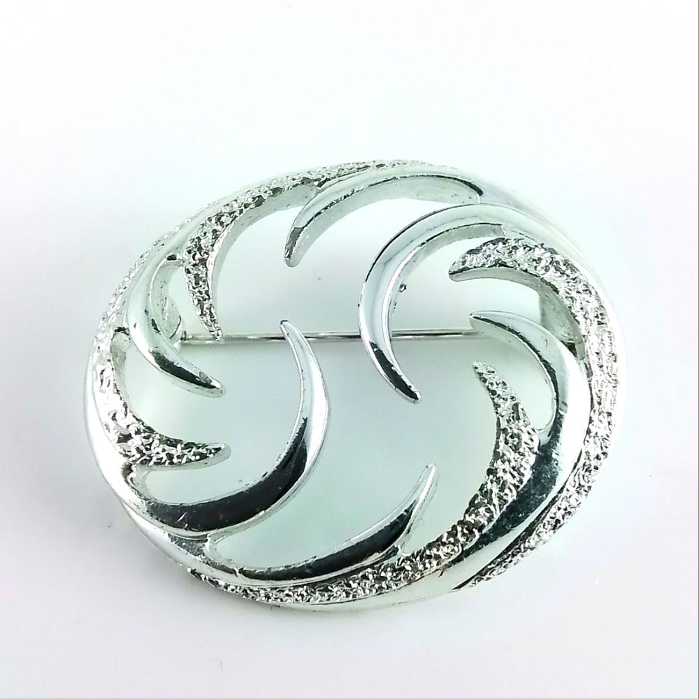 Vintage Signed Sarah Coventry Textured Silvertone Brooch